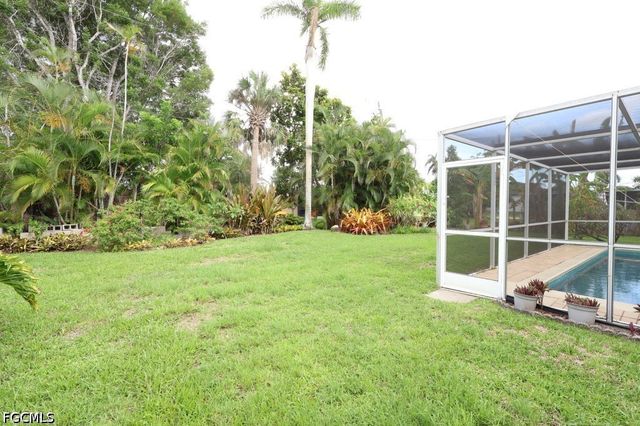 5227 Glade CT, Cape Coral, FL 33904