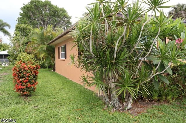 5227 Glade CT, Cape Coral, FL 33904
