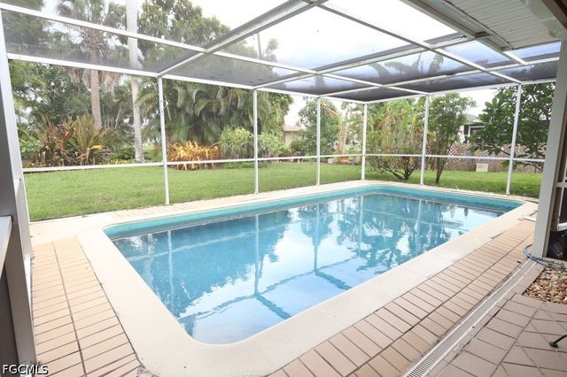 5227 Glade CT, Cape Coral, FL 33904