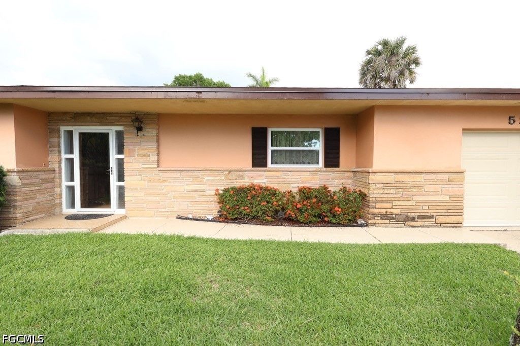 5227 Glade CT, Cape Coral, FL 33904