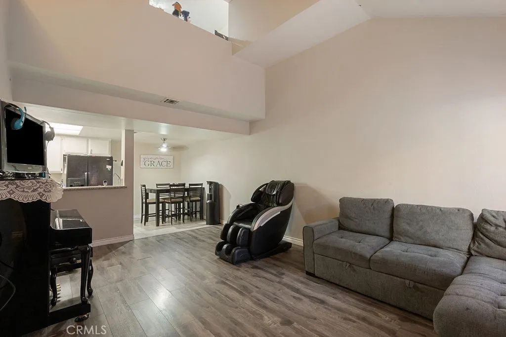 435 W 9th, Upland, CA 91786
