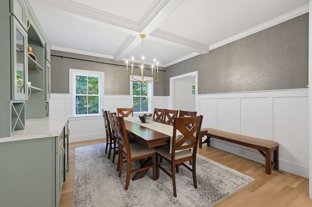 15 Wellesley Ave, Burlington, MA 01803