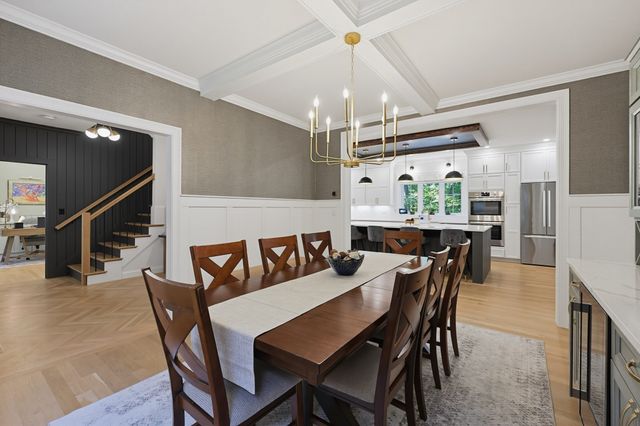 15 Wellesley Ave, Burlington, MA 01803
