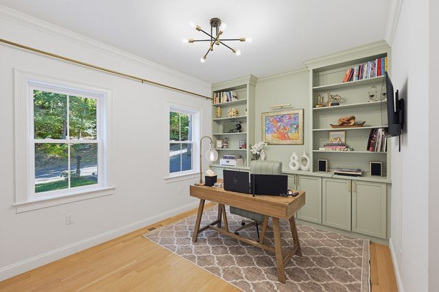 15 Wellesley Ave, Burlington, MA 01803