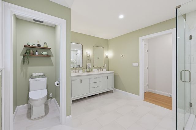 15 Wellesley Ave, Burlington, MA 01803