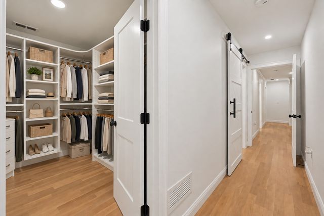 15 Wellesley Ave, Burlington, MA 01803