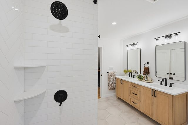 15 Wellesley Ave, Burlington, MA 01803