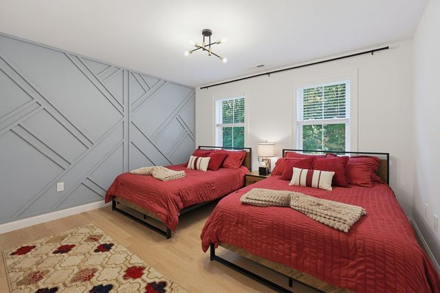15 Wellesley Ave, Burlington, MA 01803