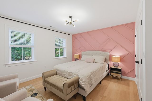 15 Wellesley Ave, Burlington, MA 01803