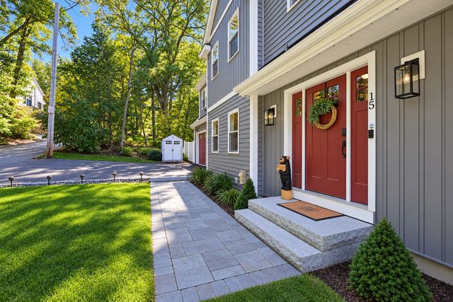 15 Wellesley Ave, Burlington, MA 01803