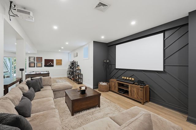 15 Wellesley Ave, Burlington, MA 01803