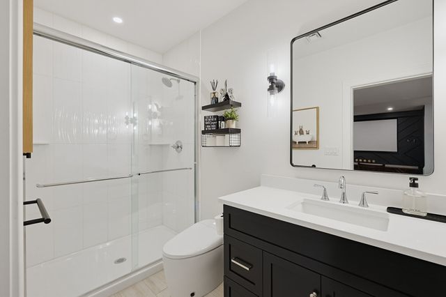 15 Wellesley Ave, Burlington, MA 01803