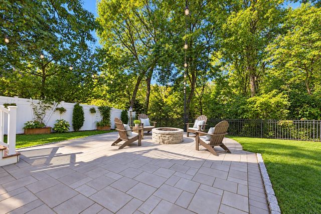 15 Wellesley Ave, Burlington, MA 01803