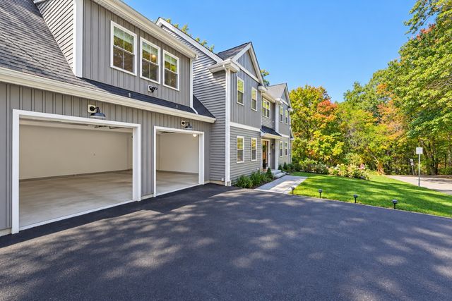 15 Wellesley Ave, Burlington, MA 01803