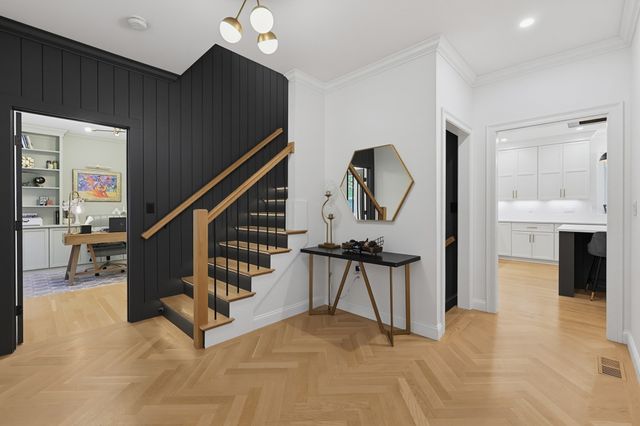 15 Wellesley Ave, Burlington, MA 01803
