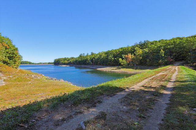 15 Wellesley Ave, Burlington, MA 01803