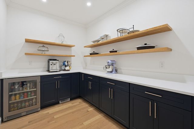 15 Wellesley Ave, Burlington, MA 01803