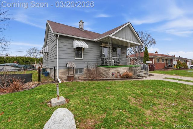 8521 Dale, Center Line, MI 48015