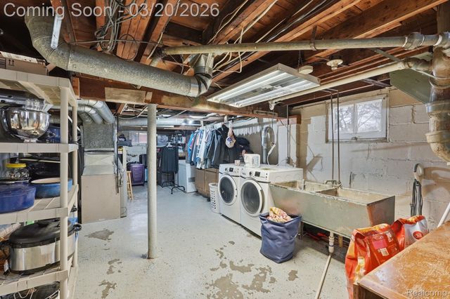 8521 Dale, Center Line, MI 48015