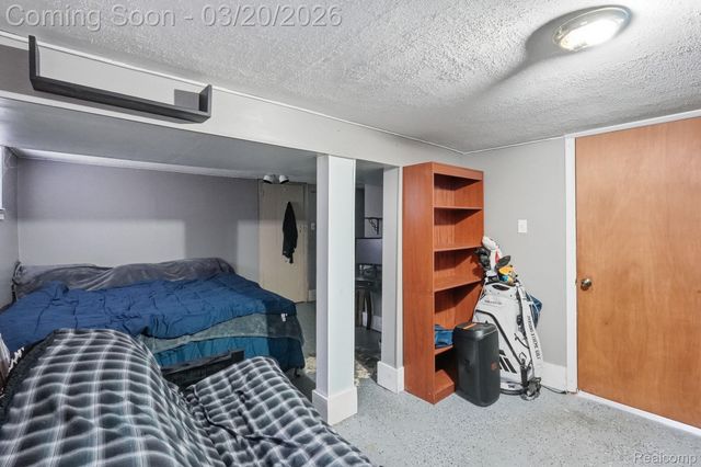 8521 Dale, Center Line, MI 48015