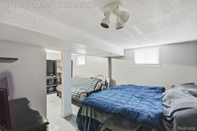 8521 Dale, Center Line, MI 48015