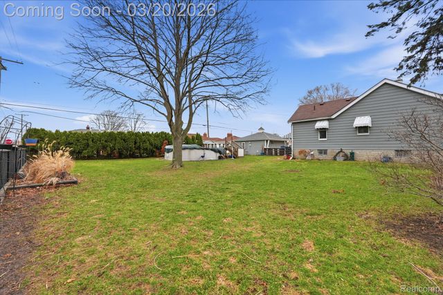 8521 Dale, Center Line, MI 48015