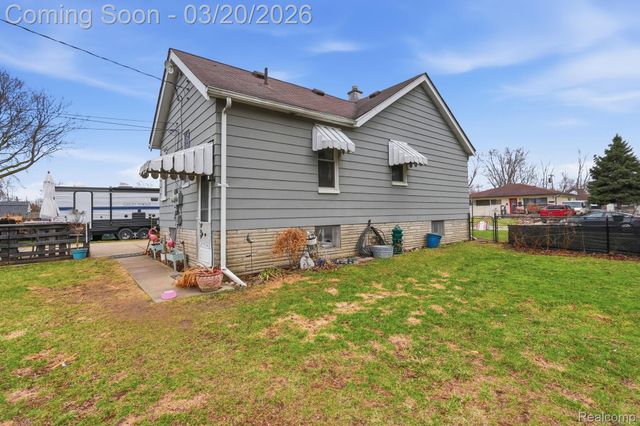 8521 Dale, Center Line, MI 48015