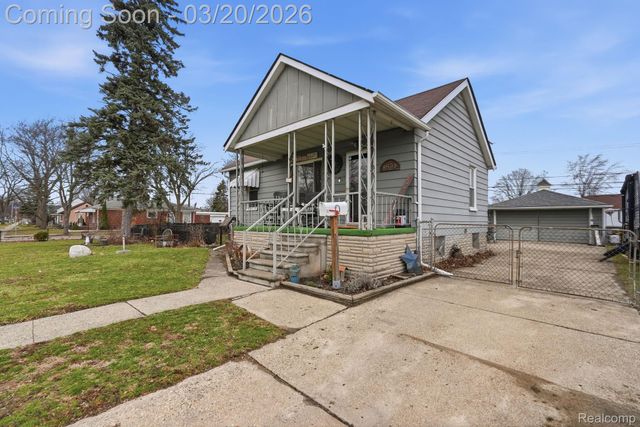 8521 Dale, Center Line, MI 48015