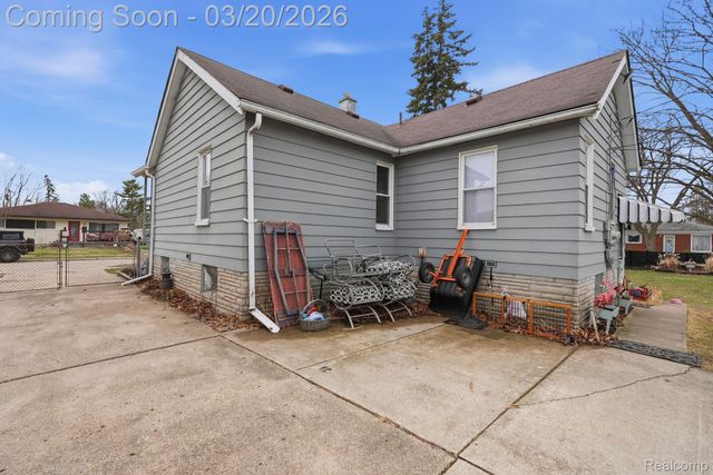 8521 Dale, Center Line, MI 48015