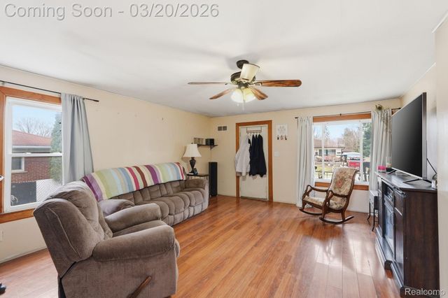 8521 Dale, Center Line, MI 48015