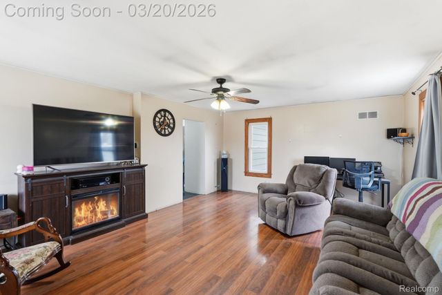 8521 Dale, Center Line, MI 48015