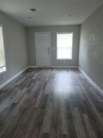 2805 Walker Street, Fort Worth, TX 76105