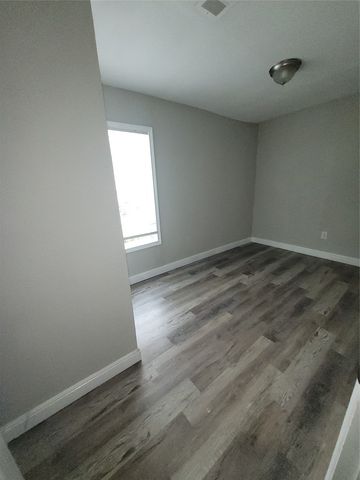 2805 Walker Street, Fort Worth, TX 76105