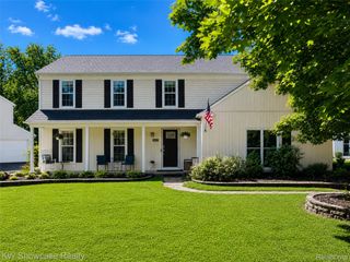 5409 S Piccadilly, West Bloomfield Charter Township, MI 48322