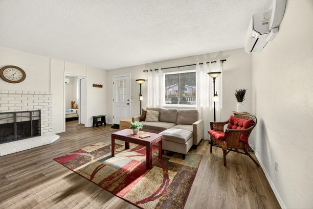 545 E C Street, Jacksonville, OR 97530