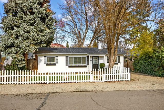 545 E C Street, Jacksonville, OR 97530