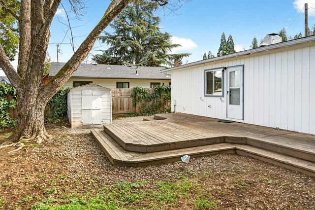 545 E C Street, Jacksonville, OR 97530