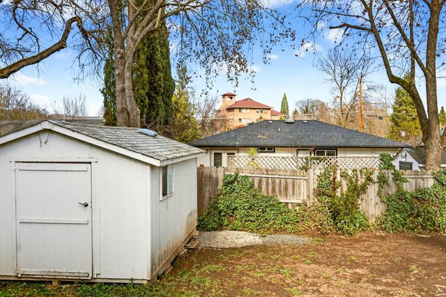 545 E C Street, Jacksonville, OR 97530