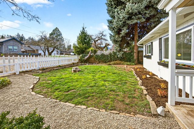 545 E C Street, Jacksonville, OR 97530