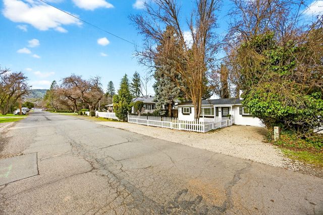 545 E C Street, Jacksonville, OR 97530