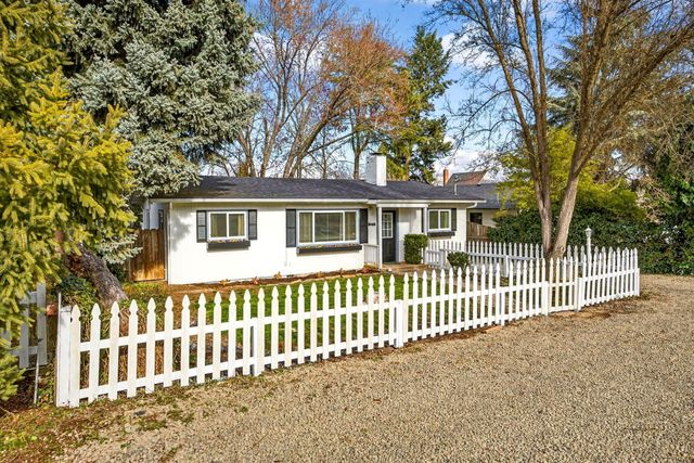 545 E C Street, Jacksonville, OR 97530