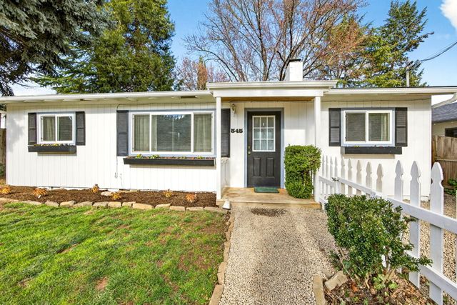 545 E C Street, Jacksonville, OR 97530