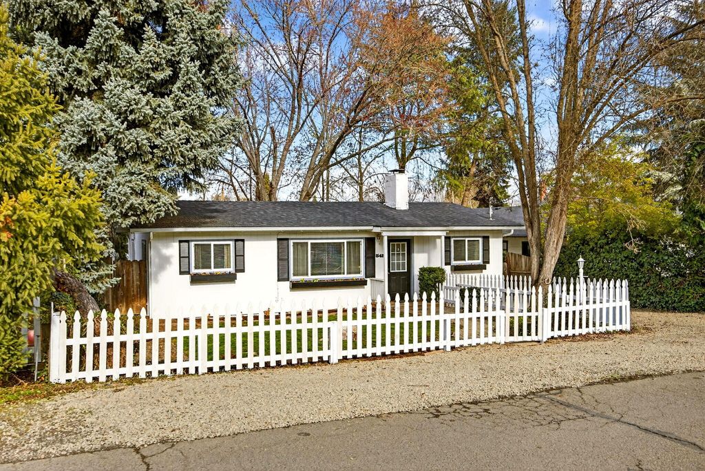 545 E C Street, Jacksonville, OR 97530