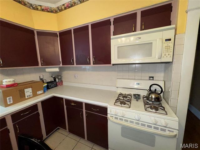 5381 Queens Avenue, St Louis, MO 63115