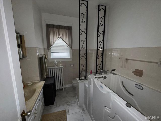 5381 Queens Avenue, St Louis, MO 63115