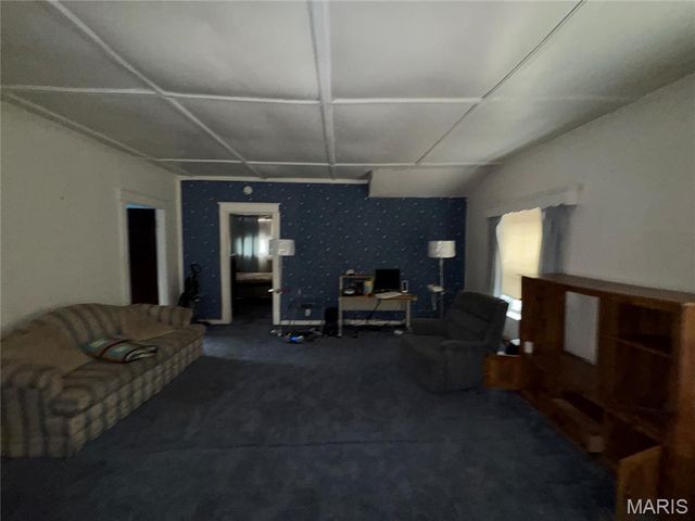 5381 Queens Avenue, St Louis, MO 63115