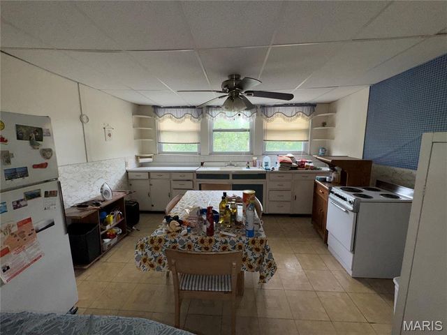 5381 Queens Avenue, St Louis, MO 63115