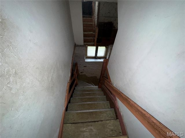 5381 Queens Avenue, St Louis, MO 63115