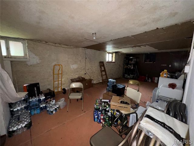 5381 Queens Avenue, St Louis, MO 63115