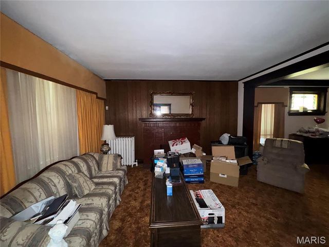 5381 Queens Avenue, St Louis, MO 63115